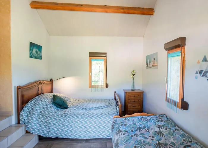 Le Tourel Feriehus Saint-Cernin-de-lʼHerm