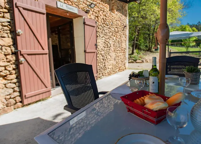 Le Tourel Feriehus Saint-Cernin-de-lʼHerm